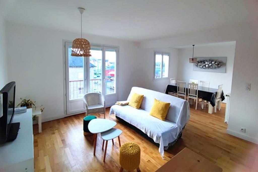 Appartement 76M2 Lumineux Centre Ville Garage Prive 3Ieme Etage Sans Ascenseur Fougères Exterior foto